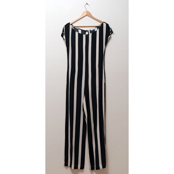 Flynn Skye Cap Sleeve Downtown Crepe Jumper in Black & Off White - Picture 4 of 4